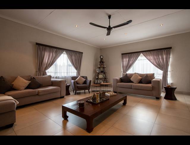 3 BEDROOM FREEHOLD SOLD IN MULBARTON